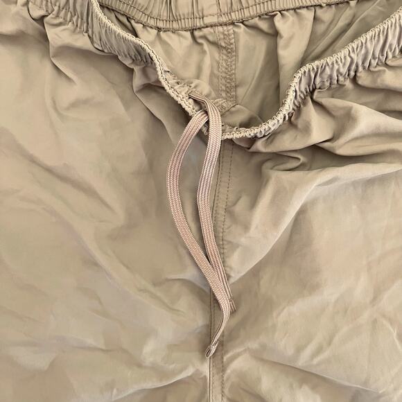 Duluth Trading Co Men's Tan Nylon Shorts Size L Pockets Drawstring Elastic Waist - Picture 4 of 7